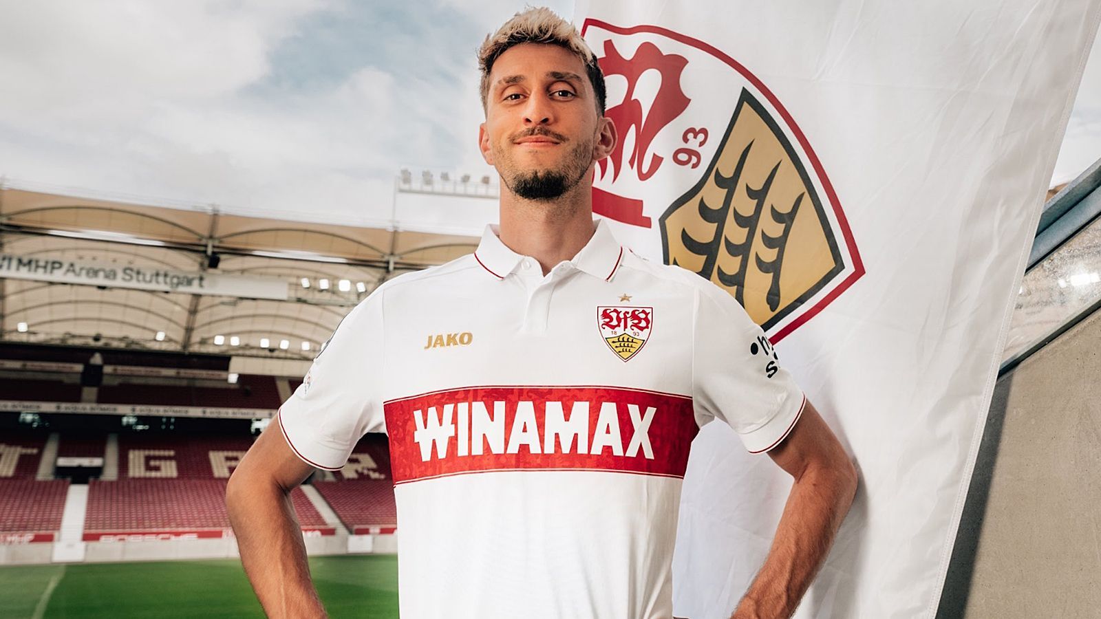 <strong>VfB Stuttgart</strong><br>Unter dem Slogan "Getragen von Stolz" präsentierte der VfB Stuttgart zuletzt sein Champions-League-Trikot. Die Schwaben sind nach über einem Jahrzehnt mal wieder in der Königsklasse mit dabei, qualifizierten sich als Vizemeister der Vorsaison.&nbsp;