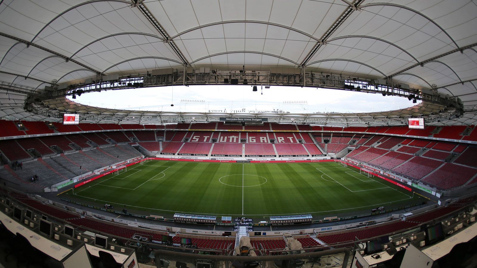 
                <strong>VfB Stuttgart</strong><br>
                Stadion: Mercedes Benz-ArenaKapazität: 60.449Vorgehen: Dauerkartenverkauf ist ausgesetzt, Plätze bleiben aber reserviert, bei reduzierter Kapazität sollen Dauerkartenbesitzer ein Vorverkaufsrecht bekommen
              