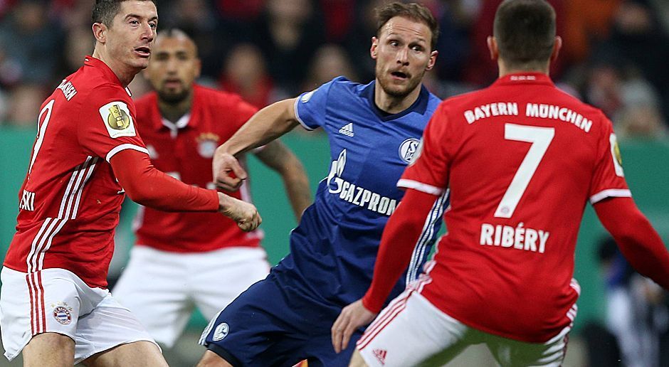 
                <strong>Benedikt Höwedes (FC Schalke 04)</strong><br>
                Benedikt Höwedes (FC Schalke 04): Verliert den entscheidenden Zweikampf vor dem 0:1 gegen Ribery. Der Weltmeister wird seiner Führungsrolle an diesem Abend nicht gerecht. Kein Aufbäumen, kein Kampf, kein Wille. Höwedes ist gegen die Bayern immer einen Schritt zu spät. ran-Note: 6
              