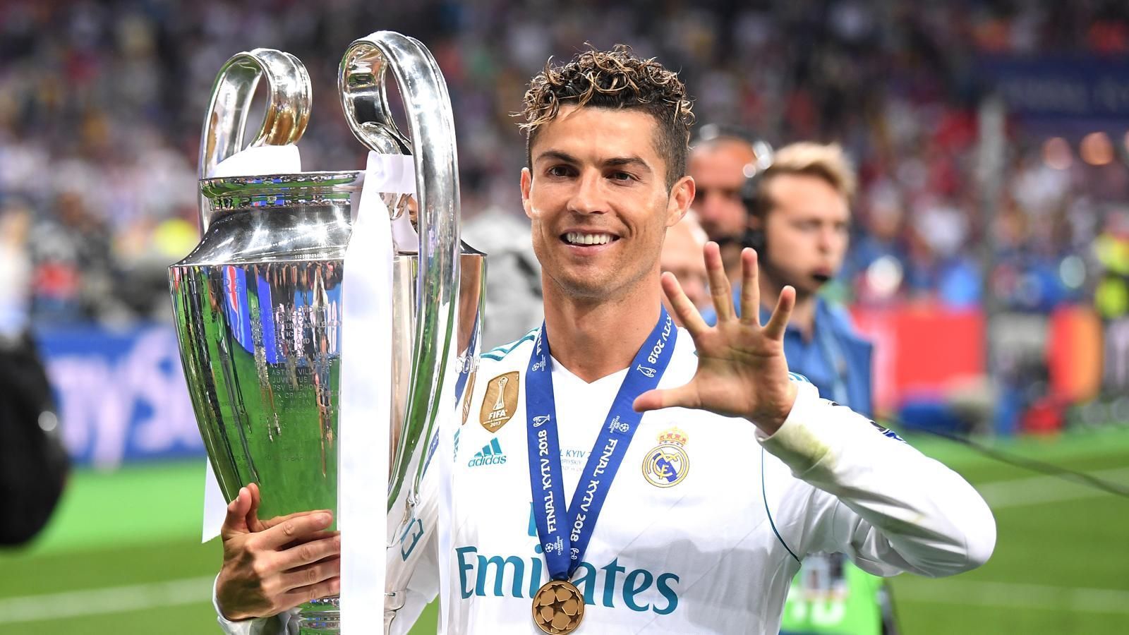 
                <strong>Platz 6: Cristiano Ronaldo (Real Madrid) </strong><br>
                12 Tore (Saison 2016/17)
              