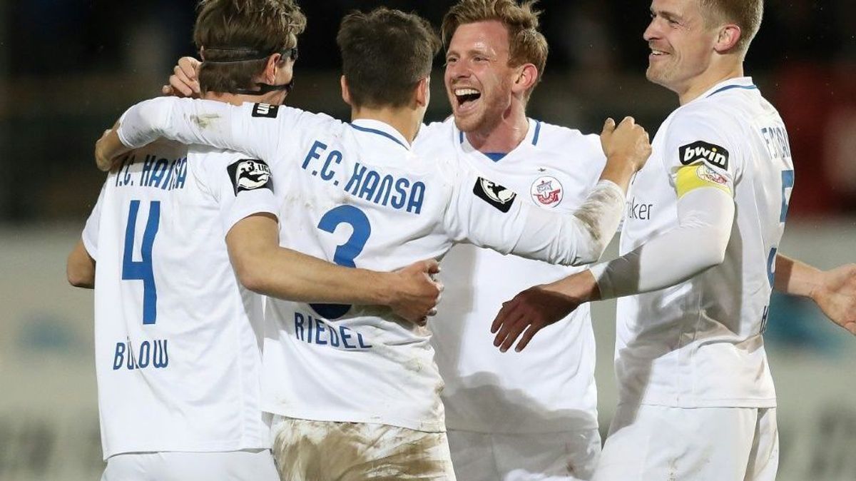 Rostock feiert Sieg gegen Braunschweig