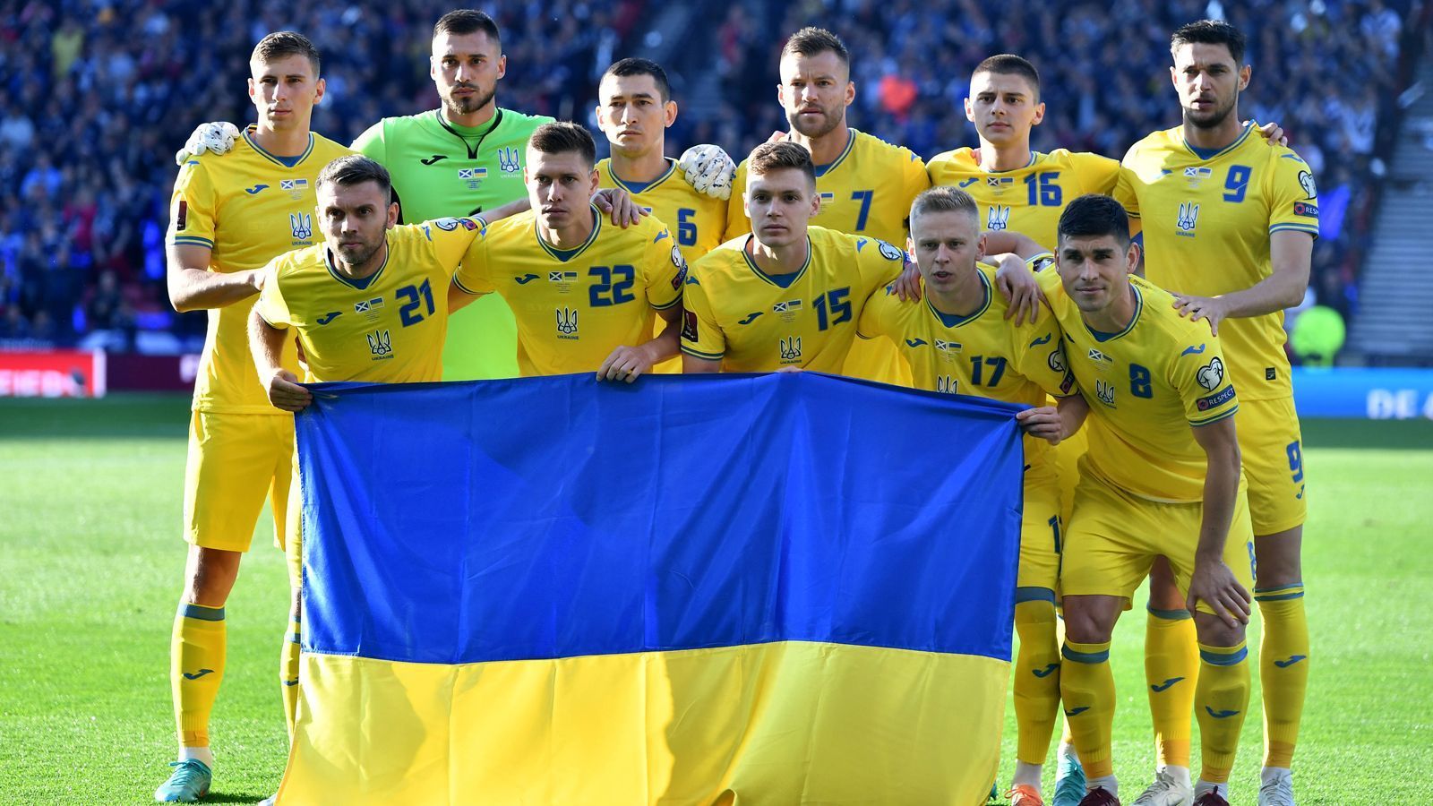 
                <strong>Ukraine bereitete sich mit Spielen gegen Gladbach und Co. vor</strong><br>
                Die ukrainische Nationalmannschaft musste in der Vorbereitung auf das Spiel gegen Schottland improvisieren. Da die Meisterschaft in der Ukraine nach der Invasion Russlands abgebrochen wurde, haben viele Nationalspieler seit Monaten keine Spielpraxis. Daher gab es im Vorfeld der Partie im Hampden Park drei Freundschaftsspiele gegen Borussia Mönchengladbach (2:1), Empoli (3:1) und Rijeka (1:1).
              