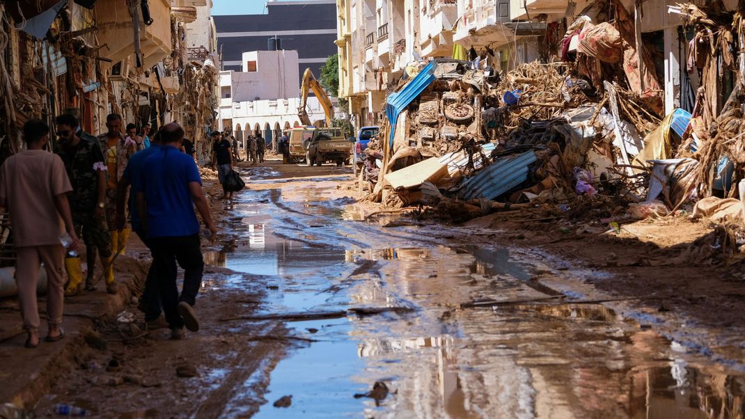 Blick auf eine Straße in der Stadt Darna in Libyen,