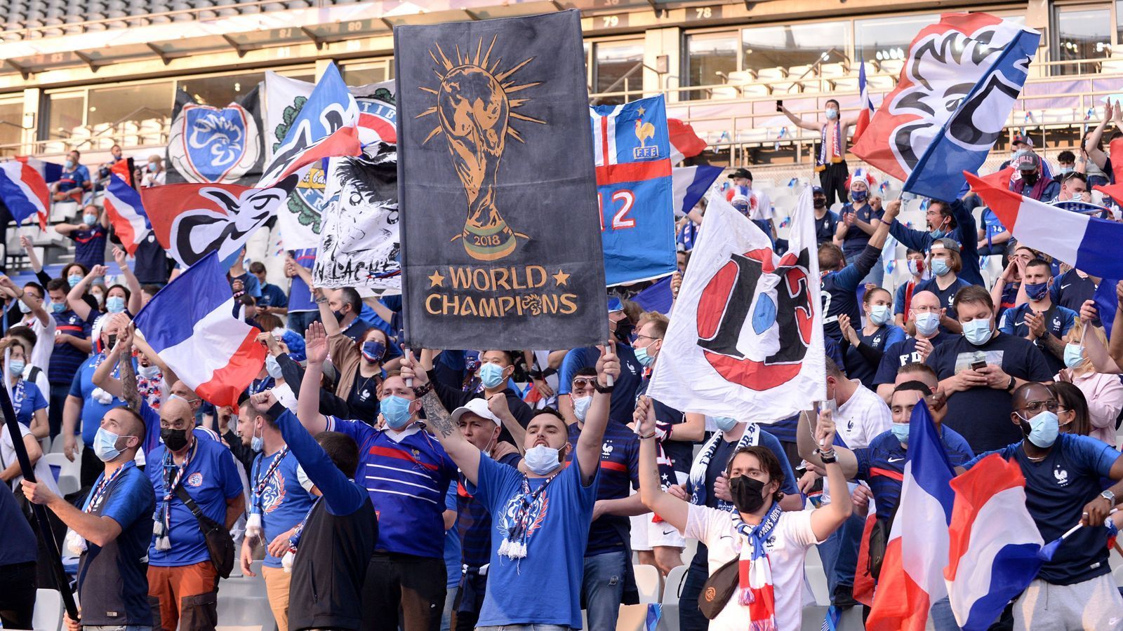 
                <strong>Frankreich</strong><br>
                &#x2022; <strong>Gruppe:</strong> F -<br>&#x2022; <strong>Team:</strong> Frankreich -<br>&#x2022; <strong>Spitznamen:</strong> "Les Bleus" (die Blauen). Bisweilen auch "Equipe tricolore" (die dreifarbige Mannschaft), nach der Nationalflagge.<br>
              