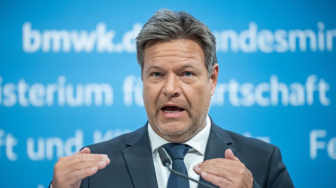 Bundeswirtschaftsminister Robert Habeck (Bündnis 90/Die Grünen), lässt noch offen, ober er 2025 Kanzlerkandidat der Grünen werde.