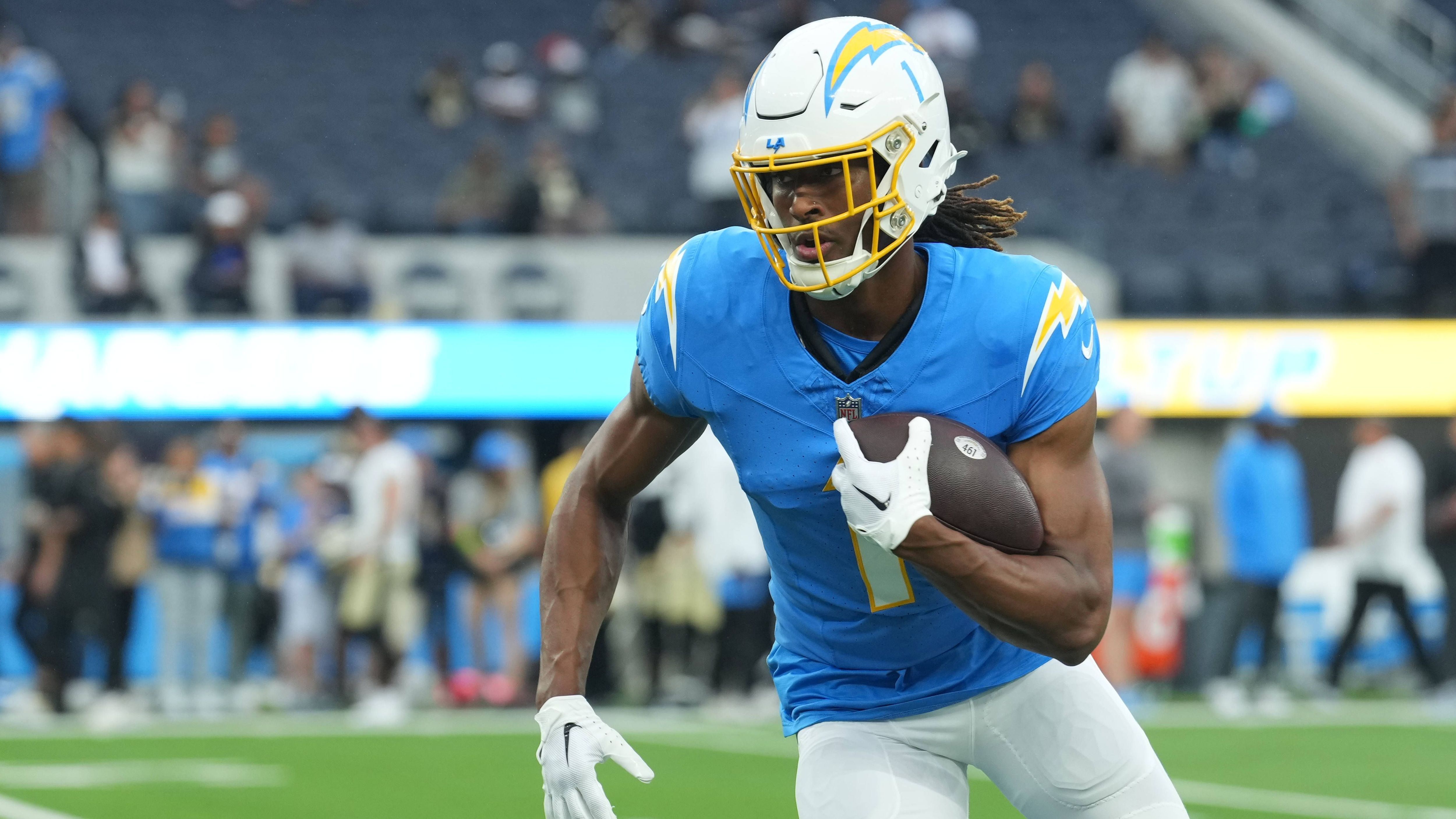 <strong>Los Angeles Chargers: Wide Receiver Quentin Johnston</strong><br>Obwohl die Chargers mit Keenan Allen und Mike Williams schon zwei sehr gute Passempfänger haben, könnte Erstrundenpick Quentin Johnston bereits 2023 ein entscheidender Faktor sein. Im College hat Johnston Playmaking-Fähigkeiten und Fangsicherheit unter Beweis gestellt. Mit drei überdurchschnittlich guten Receivern plus Austin Ekeler, wird sich jede Defense schwertun, die Chargers Offensive in Schach zu halten.