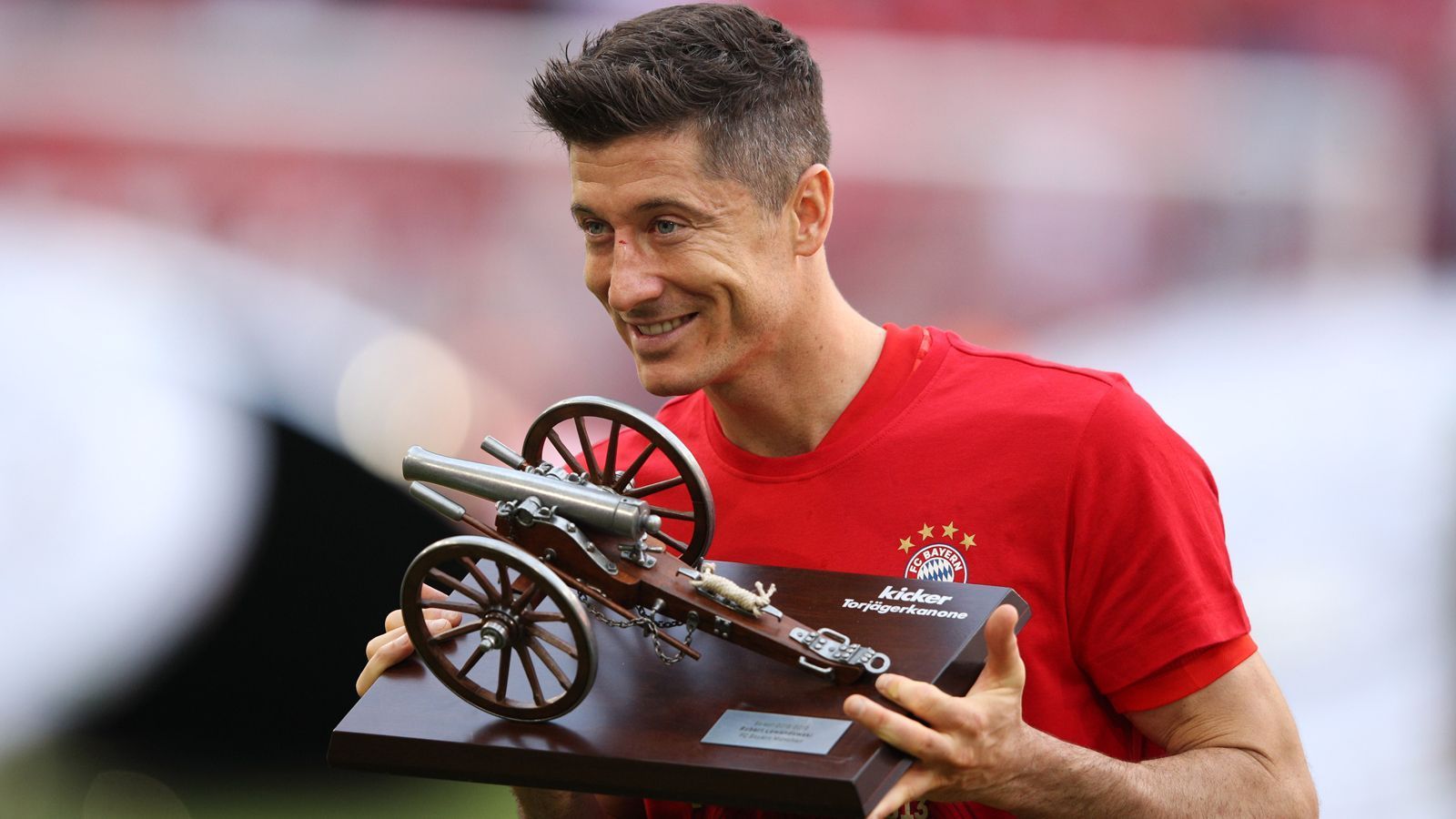 
                <strong>Bundesliga</strong><br>
                Robert Lewandowski (FC Bayern München)Saisontore: 22
              