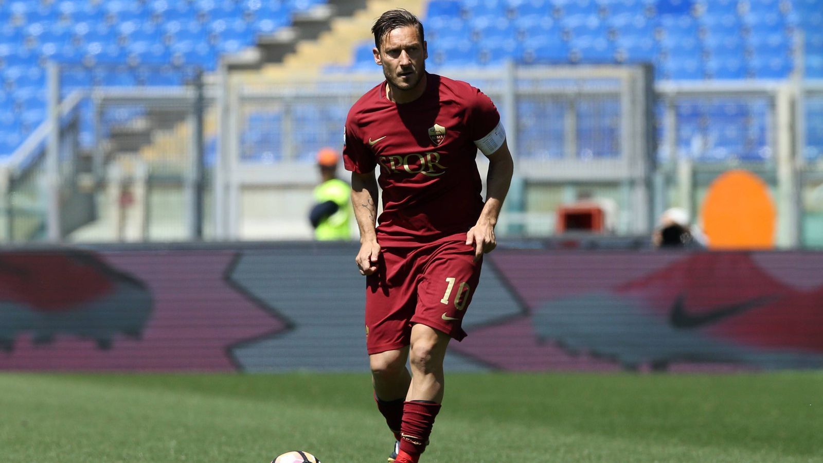 
                <strong>Platz 2: Francesco Totti</strong><br>
                Verein: AS RomAlter: 39 Jahre, 11 Monate und 29 Tage
              