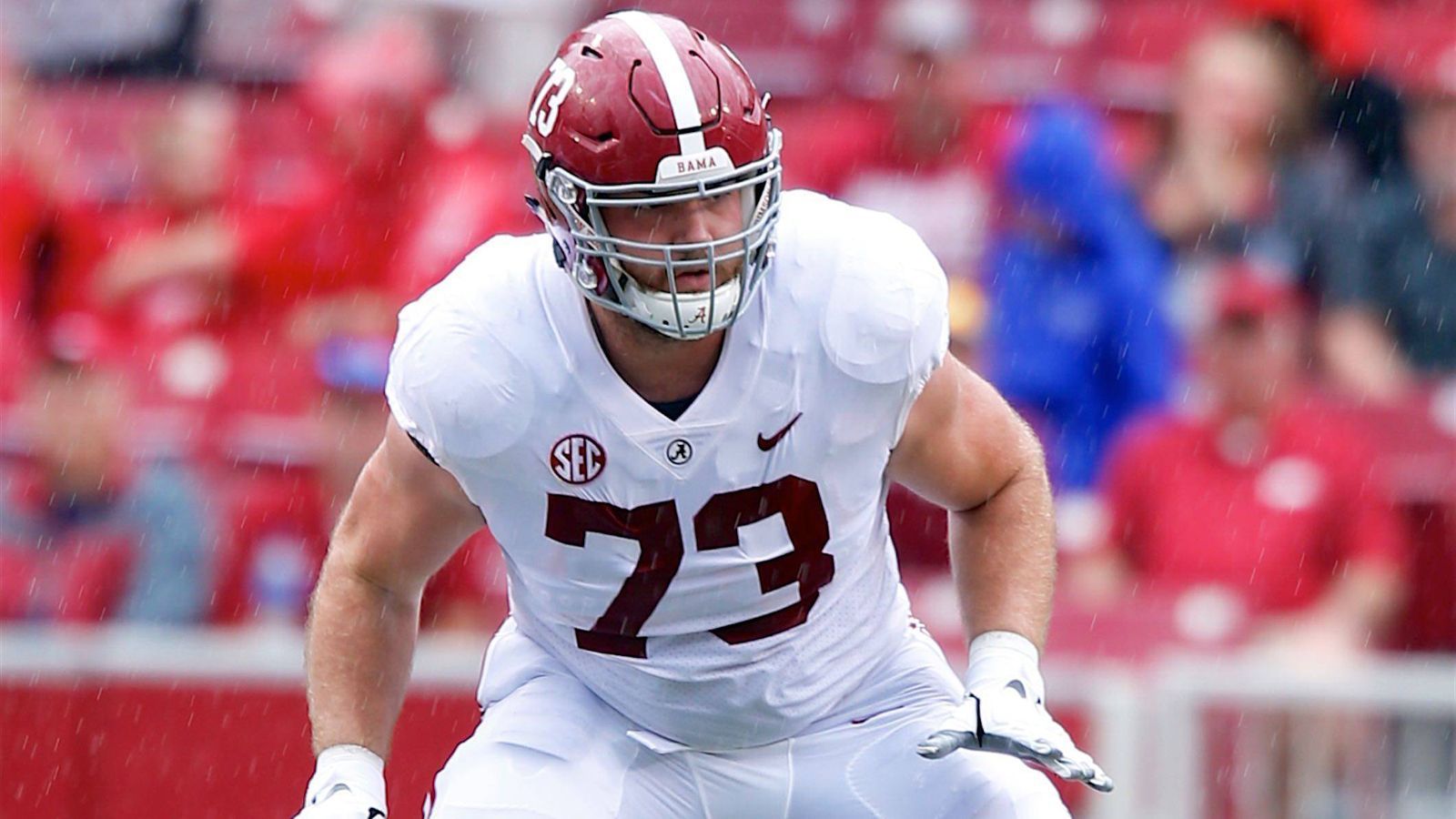 
                <strong>Jonah Williams (Guard/Tackle, Alabama) </strong><br>
                Jonah Williams erlebte mit Alabama eine erfolgreiche College-Zeit, wurde zwei Mal SEC Champion und einstimmig in das 2018er College Football All-America Team gewählt. Der 1,93 Meter große und 137 Kilogramm schwere Athlet gilt als einer der besten, möglicherweise sogar der beste Offensive Liner im Draft 2019. Er kann als Guard und als Tackle spielen – sowohl auf der rechten wie auch auf der linken Seite. Er bringt eine hervorragende Mentalität und gute Technik mit, war am College ein Schlüsselfaktor für das dominante Laufspiel von Alabama. Er dürfte in der NFL sofort als Starter gebucht sein.  
              