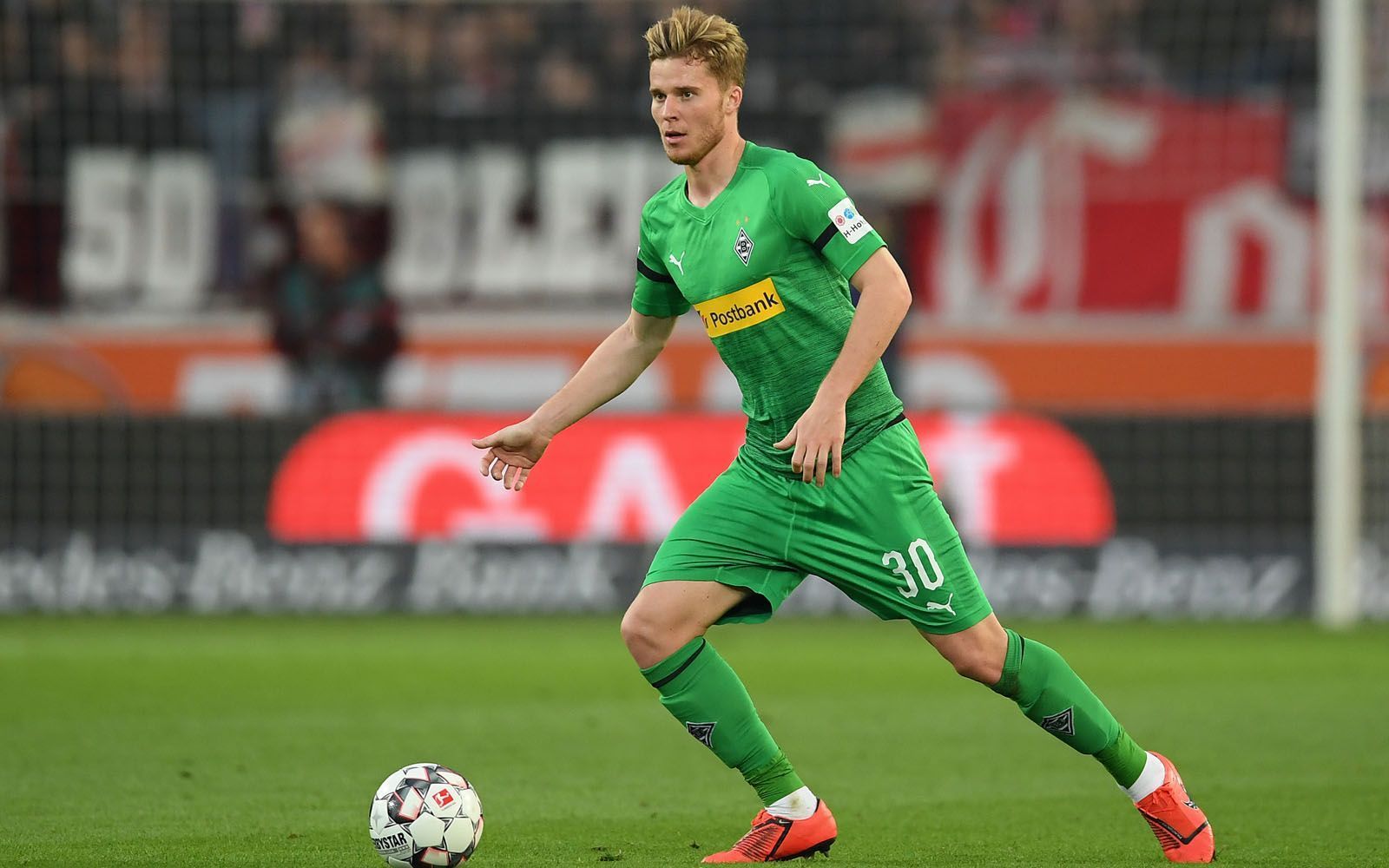 
                <strong>PLatz 2: Nico Elvedi (Borussia Mönchengladbach) </strong><br>
                Bundesliga-Einsätze: 30Angekommene Pässe: 1.876Fehlpässe: 95Pass-Summe: 1.971  Quote: 95,18 Prozent 
              