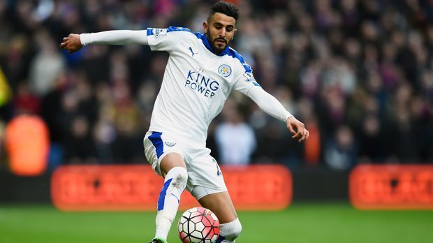 
                <strong>Riyad Mahrez (Leicester City)</strong><br>
                Rechtes Mittelfeld - Riyad Mahrez (Leicester City): 33 Spiele, 26 Scorerpunkte. Die Saison des algerischen Nationalspielers kann man ohne Übertreibung als überragend bezeichnen. Er hat zusammen mit Angreifer Jamie Vardy einen riesengroßen Anteil am unerklärlichen Aufschwung von Leicester City. Wenig überraschend wird der 25-Jährige jetzt von Topklubs wie Arsenal umworben.
              