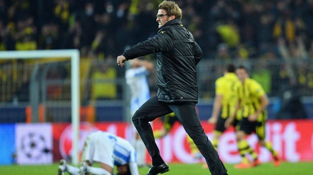 
                <strong>Extase nach Wunder von Dortmund gegen Malaga 2013</strong><br>
                Das Wunder von Dortmund 2013: Den wohl emotionalsten Augenblick für Klopp beim BVB gab es am 9. April 2013 beim Viertelfinal-Rückspiel gegen Malaga. Nach einem 0:0 in Spanien führten die Gäste im Rückspiel bis zum Ende der regulären Spielzeit mit 2:1. Dann passierte das Unglaubliche. Zunächst erzielte Marco Reus in der Nachspielzeit das 2:2. Doch auch mit diesem Ergebnis wäre Dortmund ausgeschieden. Felipe Santana machte wenige Sekunden später aus Abseitsposition das Wunder von Dortmund perfekt. 3:2! Danach gab es kein Halten mehr - schon gar nicht bei Klopp.
              