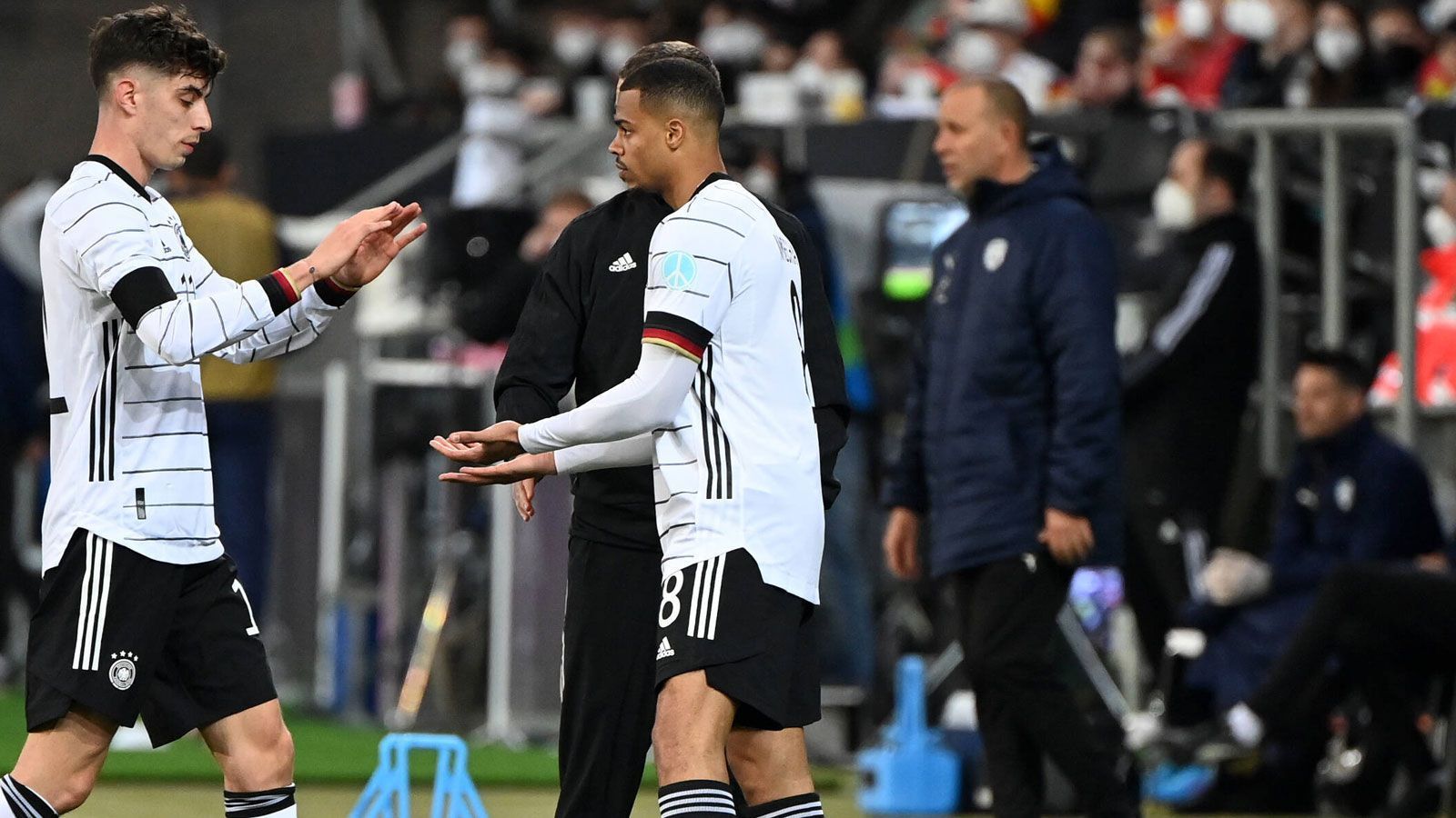 
                <strong>Lukas Nmecha</strong><br>
                Nmecha kommt in der 80. Minute in die Partie und sorgt für Aufsehen. Nach einem Eckball hat er einen starken Abschluss per Hacke. In der 88. Minute holt er einen Elfmeter heraus. ran-Note: Ohne Bewertung
              