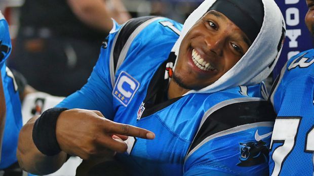 
                <strong>Cam Newton (Carolina Panthers)</strong><br>
                Cam Newton, Quarterback (Carolina Panthers): Der Erfolg der Panthers wird hauptsächlich mit einem verbunden - Yes, we Cam Newton. Der Spielmacher hat sein Spiel noch einmal variantenreicher aufgestellt, hat sich zum absoluten Crunchtime-Player entwickelt. Und das alles innerhalb eines Jahres. Im Dezember 2014 verunglückte er mit dem Auto, überstand den Unfall mit leichten Blessuren, aber sonst unbeschadet. Dieser Schreckensmoment hat ihn als Mensch und als Spieler reifen lassen.
              