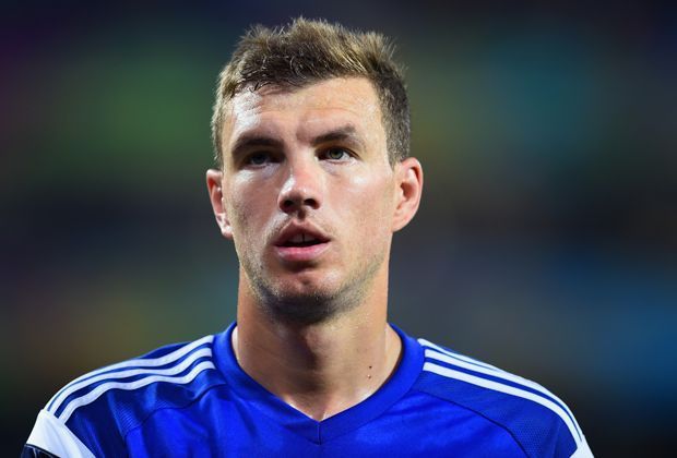 
                <strong>Edin Dzeko (Manchester City)</strong><br>
                Auch er ist ein möglicher Stürmer, der die BVB-Torflaute beenden könnte. Wie die "Bild" berichtet, ist der bosnische Stürmer von Manchester City ein Kandidat für die "neue" Mannschaft der Dortmunder. Dzeko wäre aber sicher keine preiswerte Alternative. (Quelle: Bild)
              