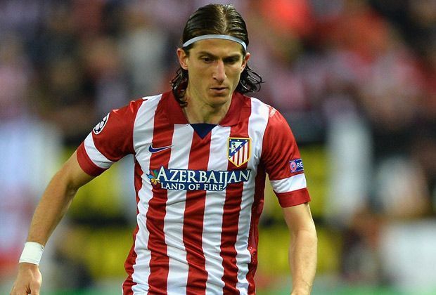 
                <strong>Linksverteidiger: Filipe Luis (Atletico Madrid)</strong><br>
                Fast der gesamte Defensivverbund wird von Atletico Madrid gestellt. Auf der linken Abwehrseite bekommt Filipe Luis das Vertrauen. Der Spanier trug ebenfalls seinen Teil zur besten Defensive der Liga (26 Gegentore) bei.
              