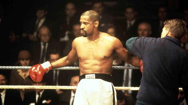 
                <strong>"Hurricane" (1999)</strong><br>
                "Hurricane" (1999): Boxer Rubin "Hurricane" Carter (Denzel Washington) wird wegen angeblich verübter Morde zu lebenslanger Haft verurteilt. Ein Teenager interessiert sich für den Fall und will Carters Unschuld beweisen. Der Film basiert auf einer wahren Begebenheit.
              