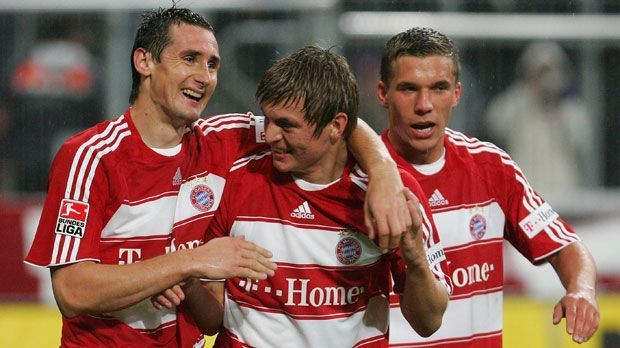 
                <strong>Saison 2007/08 (Trainer Felix Magath, Ottmar Hitzfeld)</strong><br>
                Eigene Jugend: Toni Kroos (seit 2006/07 beim FC Bayern), Sandro Wagner (seit 1995/96 beim FC Bayern)
              