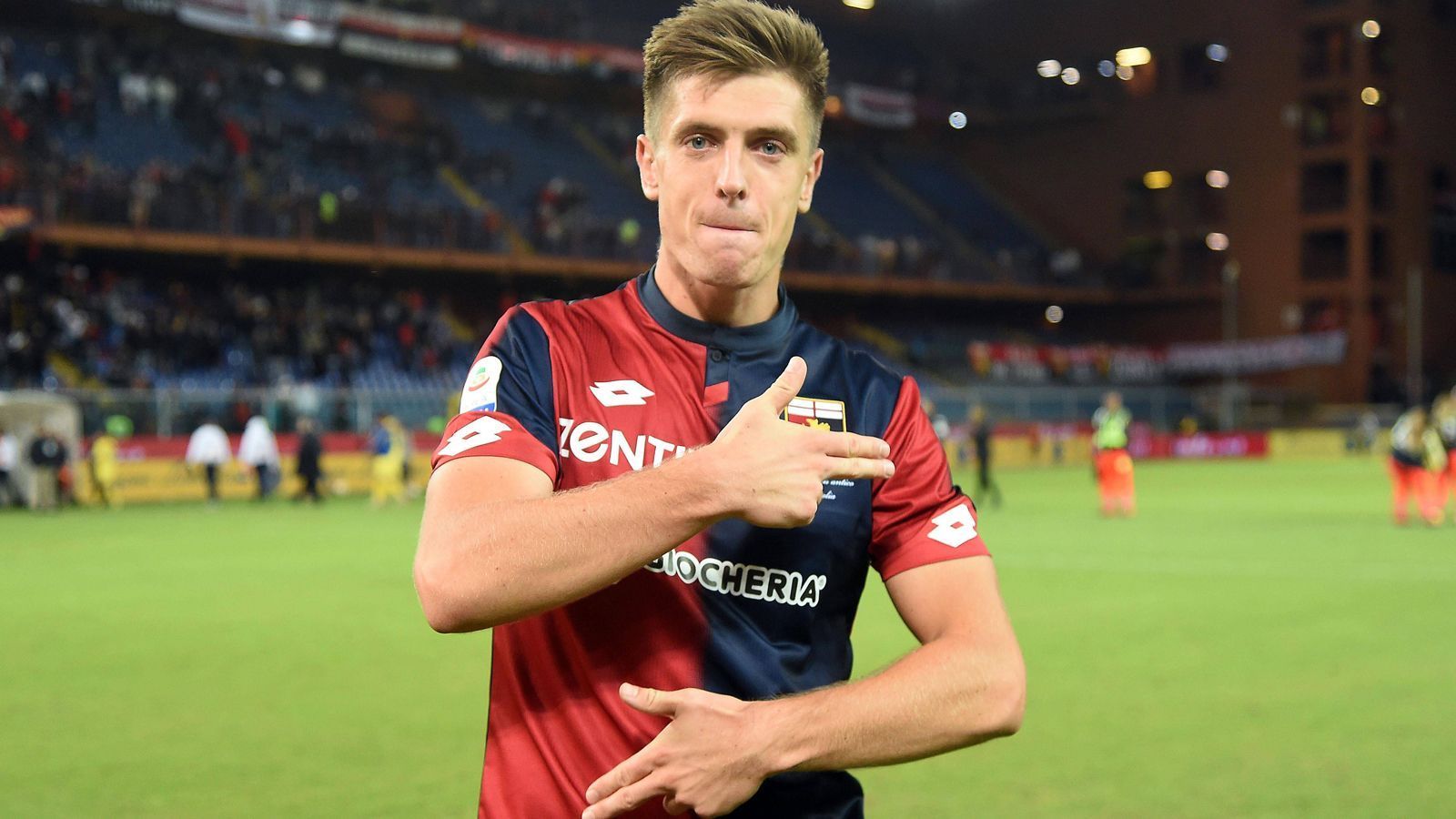 
                <strong>Krzysztof Piatek: Genuas neuer Stürmer schlägt ein</strong><br>
                Er erwischt einen noch besseren Saisonstart, als Andrej Schewtschenko 1999, wird schon jetzt mit Robert Lewandowski verglichen. Krzysztof Piatek schlägt beim FC Genua ein wie eine Bombe. Der polnische Stürmer wechselt im Sommer von Cracovia Krakau in die Serie A und trifft bislang in jedem Liga-Spiel für die Italiener mindestens einmal. Zwölf Tore in sieben Spielen. ran.de stellt den Ausnahmestürmer aus Polen vor.
              