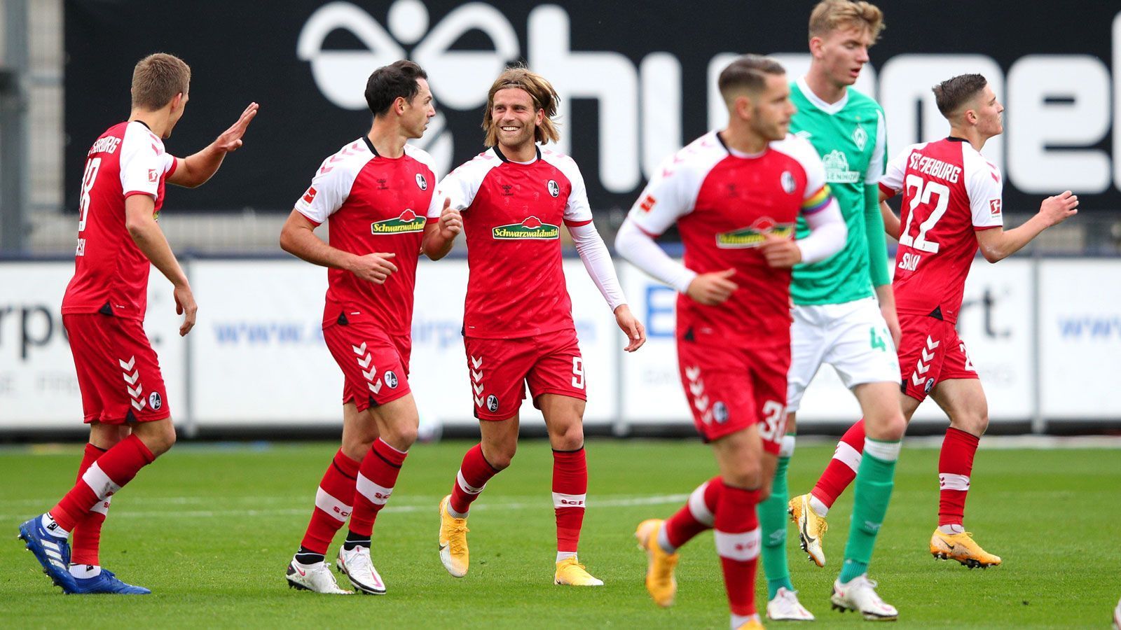 
                <strong>Platz 11: SC Freiburg</strong><br>
                Medienerlöse 2020/21: 57,76 Millionen Euro -Davon 54,09 Mio. national und 3,67 Mio. international.
              