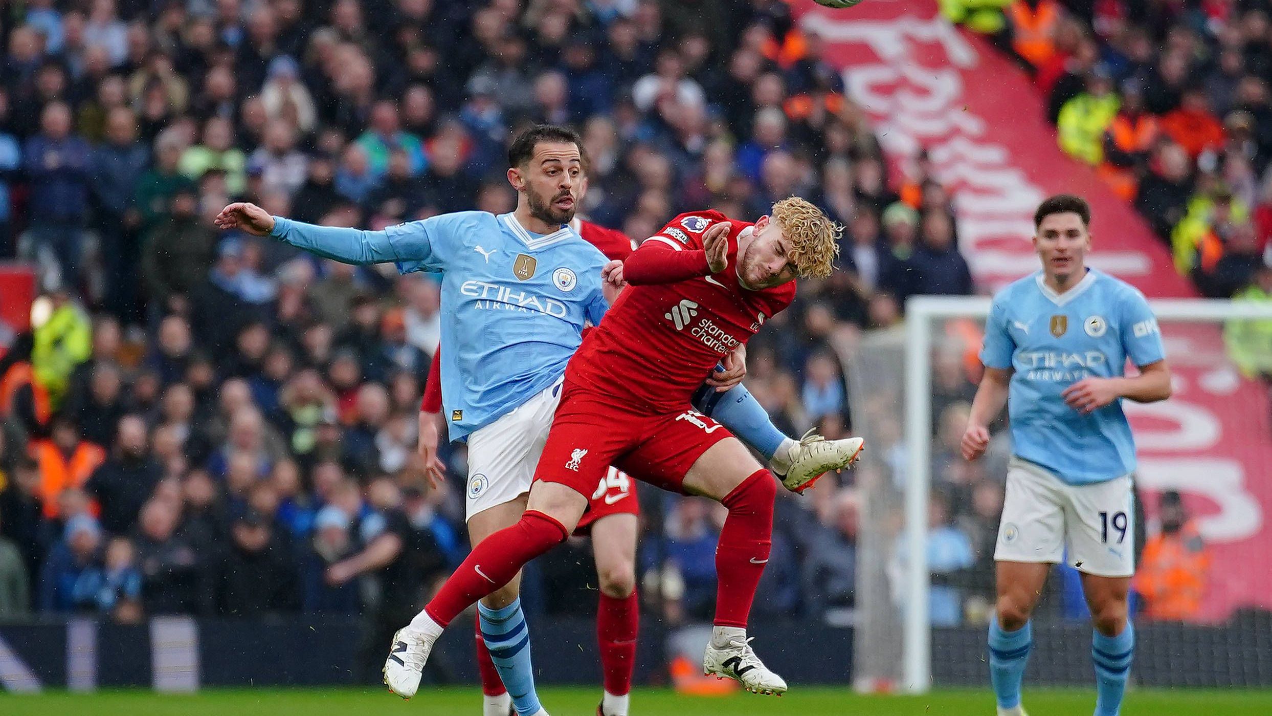 <strong>Harvey Elliott (FC Liverpool)</strong><br>Der Linksfuß besticht mit guten Bewegungen und viel Übersicht. So legt er auch Szoboszlais dicke Kopfballchance vor. Baut danach etwas ab, aber insgesamt liefert Elliott einen starken Auftritt. <strong><em>ran</em>-Note: 2</strong>