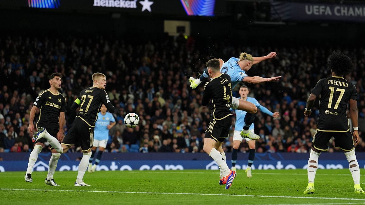 Manchester City v Sparta Praha - UEFA Champions League - Group Stage - Etihad Stadium Manchester City s Erling Haaland (centre right) scores their side s second goal of the game during the UEFA Cha...