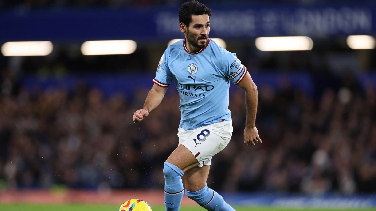 
                <strong>Ilkay Gündogan (Manchester City)</strong><br>
                Er ist ein alter Bekannter. Ilkay Gündogan spielte bereits von 2011 bis 2016 in Dortmund, gewann 2012 unter Jürgen Klopp das Double. Der 32-Jährige hätte sicherlich keine Eingewöhnungsprobleme, wäre aufgrund seines Alters aber auch keine langfristige Lösung ...
              