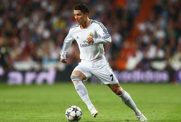 
                <strong>Real Madrid: Cristiano Ronaldo</strong><br>
                An die Leistungen von Cristiano Ronaldo kommt in dieser Saison niemand ran. Die Wahl zum Weltfußballer scheint den portugiesischen Superstar noch einmal beflügelt zu haben. Zuletzt brach er den Torrekord der Champions League. Keine Chance für Adrian, 6:5 Real.
              