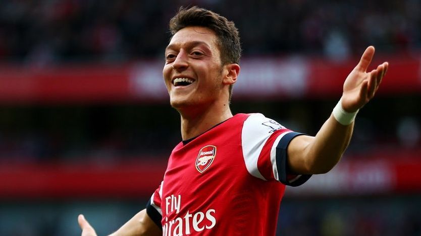 <strong>Deutschland: Mesut Özil</strong><br>Erfolge: 1x Spanischer Meister, 4x Englischer Pokalsieger, 1x Deutscher Pokalsieger<br>Nationalmannschaftserfolge:&nbsp;1x Weltmeister, 92 Länderspiele, 23 Tore<br>Dass Özil tatsächlich in irgendeiner Art und Weise noch einmal für Deutschland die Schuhe schnürt, kommt überraschend angesichts seines lautstarken DFB-Rücktritts 2018 und seiner Verstrickungen mit dem türkischen Staatspräsidenten Erdogan.