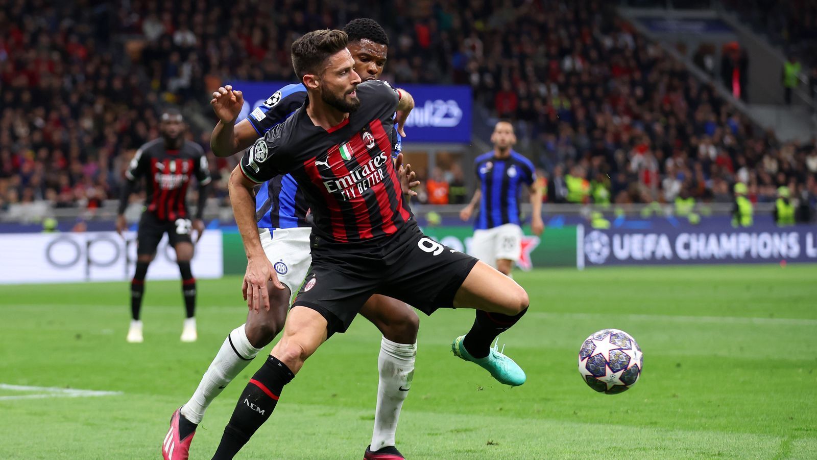 
                <strong>Stadtderby in der Champions League: AC Mailand vs. Inter Mailand</strong><br>
                Giroud tut sich in Milans Sturmspitze weiter schwer.
              