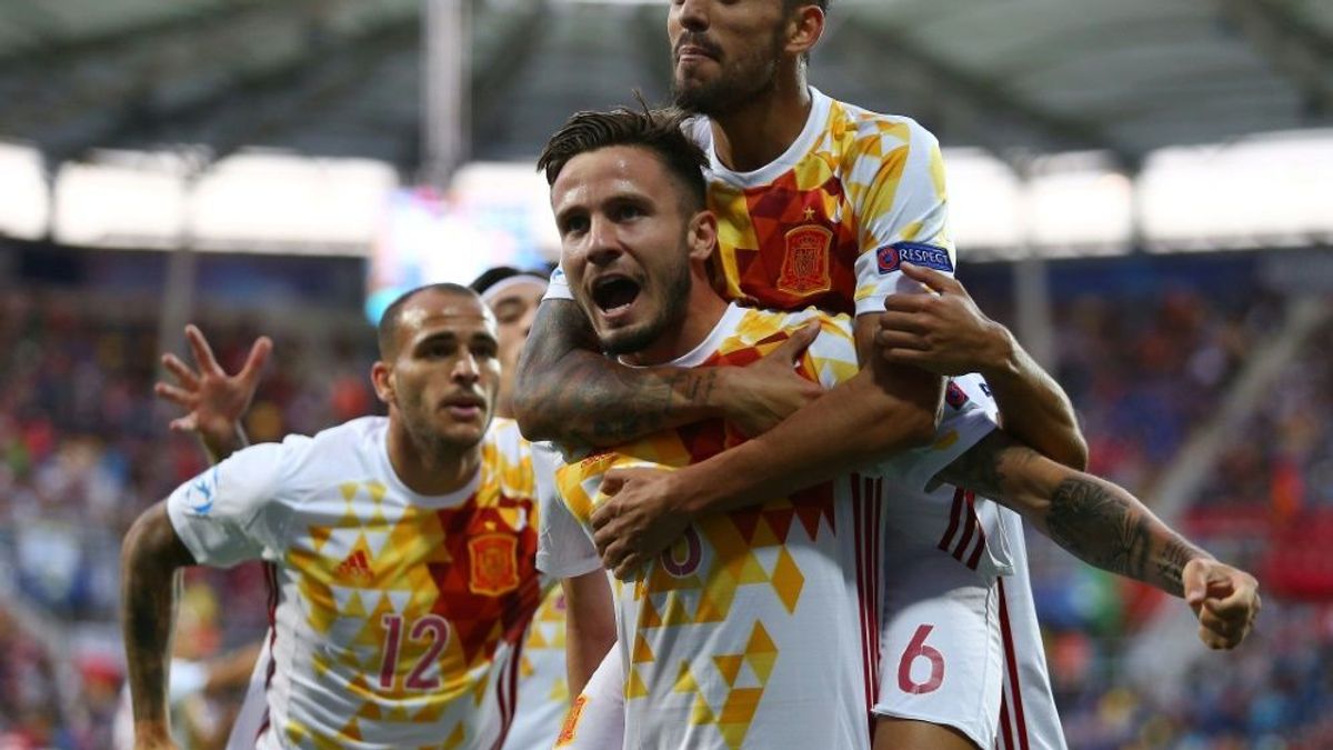 Saul Níguez (m.) wird in seinem Heimatland gefeiert