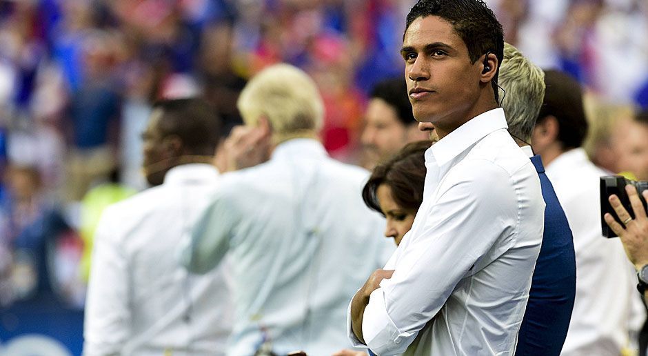 
                <strong>Rechter Verteidiger: Raphael Varane (Real Madrid)</strong><br>
                Der mit 23 Jahren immer noch recht junge Franzose trägt bereits seit 2011 das Trikot von Spaniens Rekordchampion. Mittlerweile hat er sich trotz mehrerer kleiner Blessuren einen Stammplatz erkämpft - und das bei der Konkurrenz um Sergio Ramos und Pepe, die beide zur Wahl für das UEFA Team of the Year stehen.
              