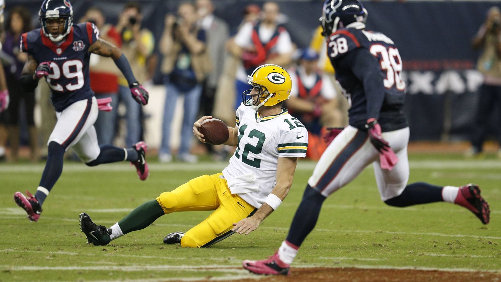 
                <strong>Texans at Packers </strong><br>
                Die Houston Texans sind nicht nur am 8. August zum Preseason-Auftakt im Lambeau Field zu Gast, sondern absolvieren mit den Green Bay Packers am 5. und 6. August auch zwei gemeinsame Trainingseinheiten.
              