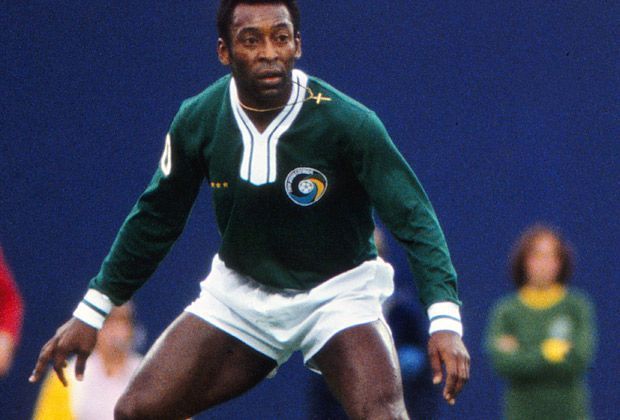 
                <strong>Sturm: Pele</strong><br>
                Den letzten Platz in Kießlings Start-Elf ergattert Pele. Der Brasilianer schoss seine Nationalmannschaft gleich zu drei Weltmeister-Titeln. In seiner gesamten Karriere erzielte Pele in 1125 Spielen 1091 Tore. Die erste Elf knappt verpasst hat ...
              