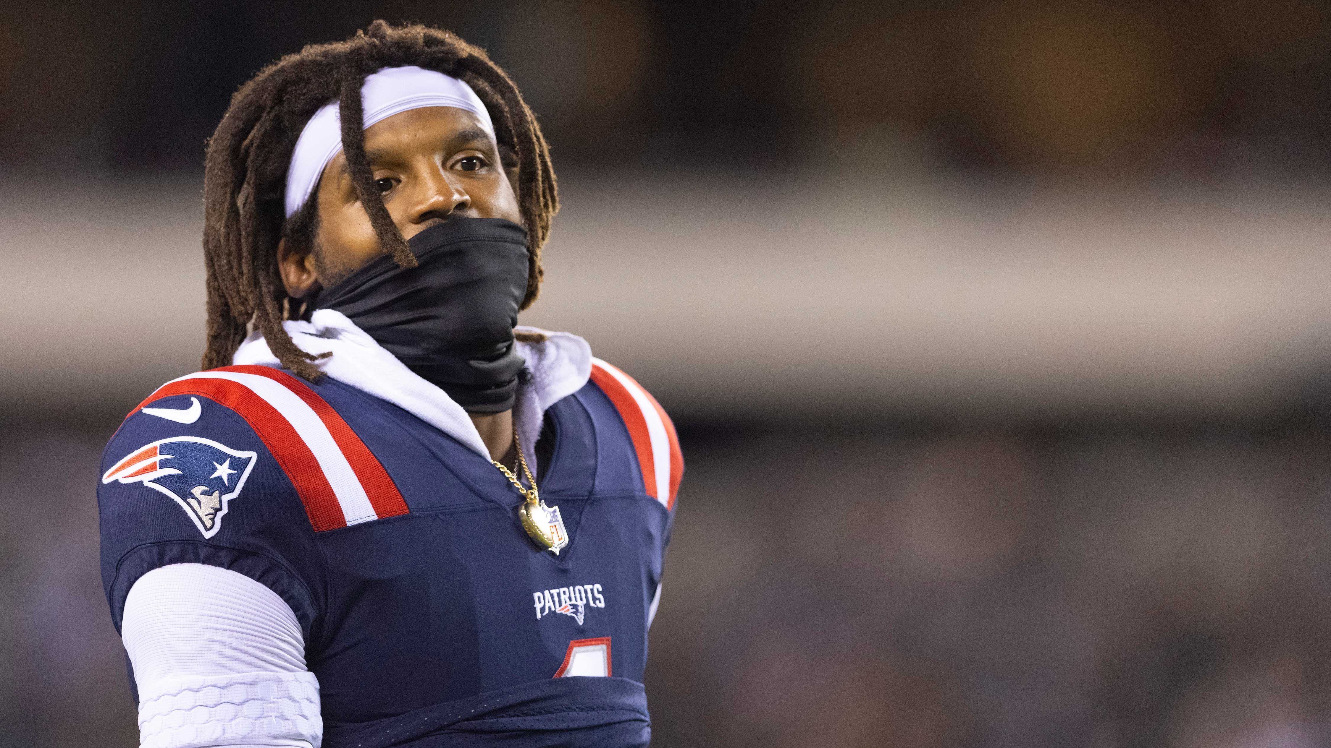 
                <strong>Cam Newton</strong><br>
                Nach seinem überraschenden Cut bei den New England Patriots ist Cam Newton wieder auf dem Markt. Der Quarterback hat in der vergangenen Saison gezeigt, dass er es immer noch mit den Besten aufnehmen kann und die Liga mit zwölf Rushing Touchdowns angeführt. Wenn sich Newton mit einer Backup-Rolle zufrieden gibt, dürfte er nicht lange arbeitslos sein. Die Starterpositionen in der NFL scheinen aber für den Moment alle vergeben. 
              