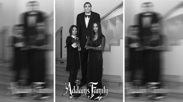 
                <strong>Dirk Nowitzki</strong><br>
                Dirk Nowitzki konnte auf der vorgezogenen Halloween-Party seiner Dallas Mavericks mit seinem Kostüm absolut überzeugen. Zusammen mit Lebenspartnerin Jessica verkleidete sich der Basketball-Star im Stile der legendären Addams Family.
              