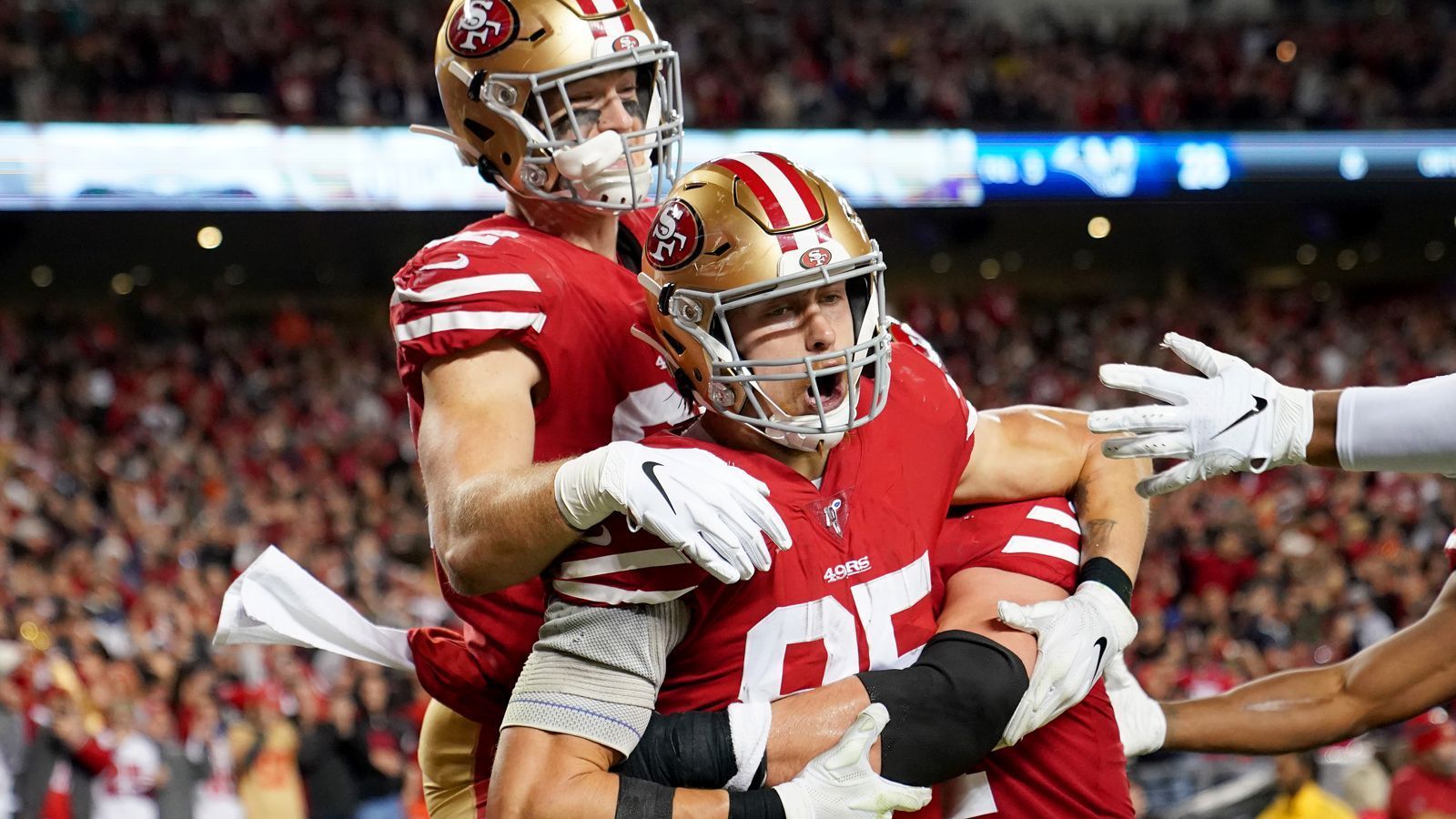 
                <strong>NFC: San Francisco 49ers (12-3)</strong><br>
                Die San Francisco 49ers sichern sich den Division-Titel der NFC West bei …&#x2022; einem Sieg oder einem Unentschieden bei den Seattle Seahawks<br>Die San Francisco 49ers sichern sich eine Bye Week in der Wild Card Round bei…&#x2022; einem Sieg bei den Seahawks<br>&#x2022; einem Unentschieden bei den Seahawks und einem Unentschieden oder einer Niederlage der Green Bay Packers bei den Detroit Lions<br>&#x2022; einem Unentschieden bei den Seahawks und einem Unentschieden oder einer Niederlage der New Orleans Saints bei den Carolina Panthers<br>Die San Francisco 49ers sichern sich den Heimvorteil bis zum Super Bowl bei …&#x2022; einem Sieg bei den Seahawks<br>&#x2022; einem Unentschieden bei den Seahawks, einem Unentschieden oder einer Niederlage der Packers bei den Lions und einem Unentschieden oder einer Niederlage der Saints bei den Panthers<br>
              