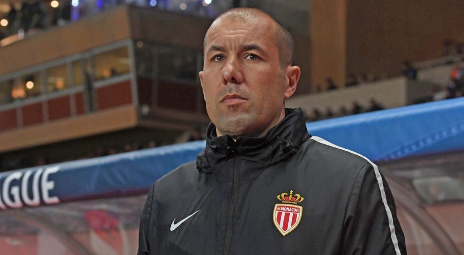 
                <strong>Grund 1: Trainer Leonardo Jardim</strong><br>
                Der Erfolg des AS Monaco ist eng mit Trainer Leonardo Jardim verbunden. 2014 kam der Portugiese aus Lissabon, wo er eine sehr junge Sporting-Mannschaft in der Vorsaison zur Vizemeisterschaft geführt hatte. In seiner ersten Spielzeit beim AS Monaco wurde Jardim wegen seines defensiven Stils kritisiert. "Die Fans sterben vor Langeweile", urteilte etwa Journalist Pierre Menes. Der Trainer aber hatte einen Plan, etablierte auf der Grundlage einer stabilen Verteidigung ein fast perfektes Umschaltspiel. Mit Erfolg: Jardims Mannschaft ist in dieser Spielzeit mit 88 Ligatreffern in 31 Spielen die treffsicherste in ganz Europa, und das bei nur 26 Gegentoren. In den vergangenen beiden Spielzeiten landete der AS Monaco jeweils auf dem dritten Platz der Ligue 1, dieses Jahr ist die Meisterschaft möglich.
              