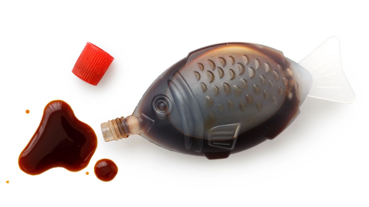 Sojasaucen-Fläschchen in Fischform