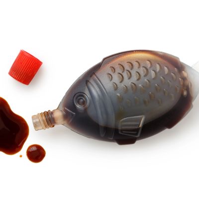 Sojasaucen-Fläschchen in Fischform