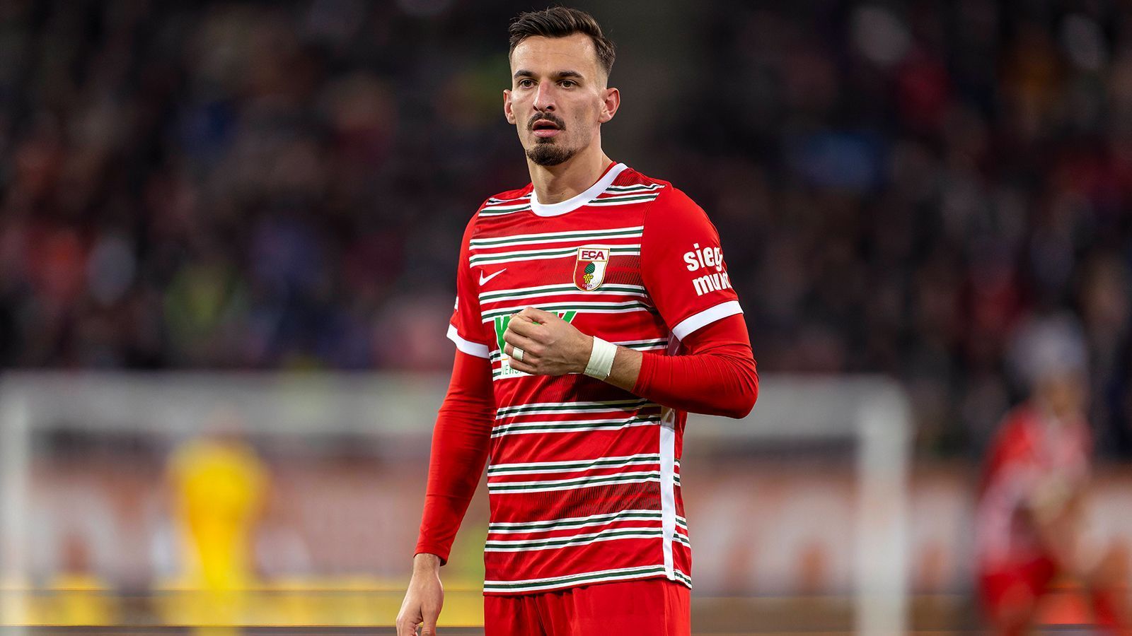 
                <strong>Angriff: Mergim Berisha</strong><br>
                &#x2022; Team: FC Augsburg<br>&#x2022; Nation: Deutschland<br>
              