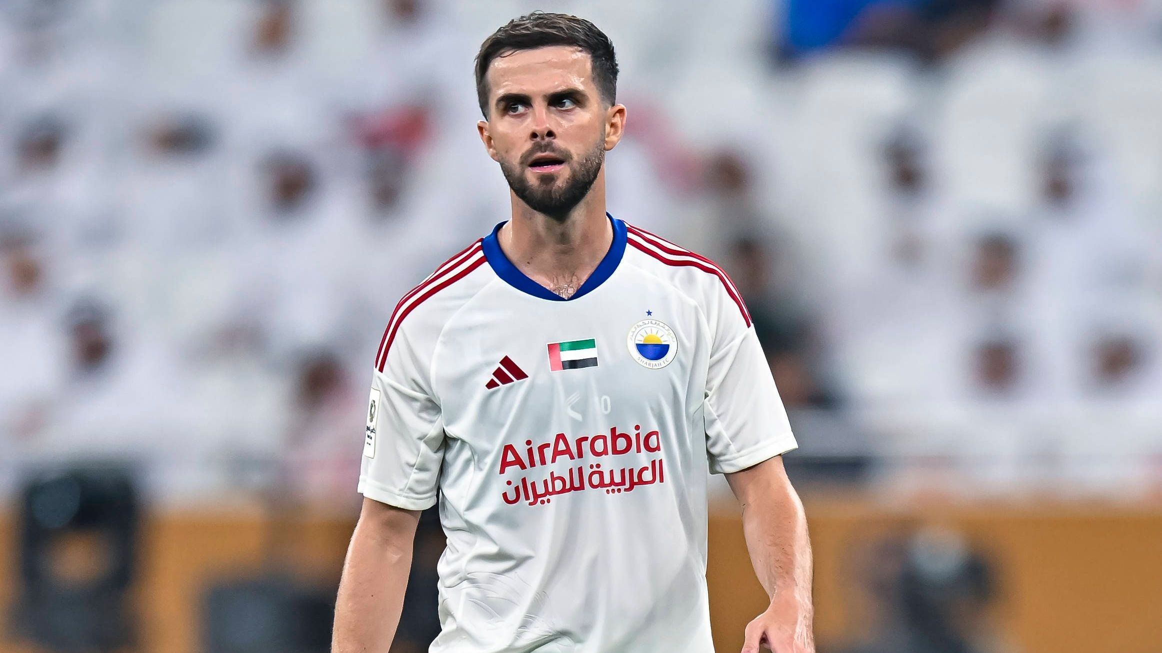 <strong>Miralem Pjanic (zuletzt Sharjah FC)</strong><br>Eine beeindruckende Karriere hat auch der Bosnier Miralem Pjanic hinter sich. Der 34-Jährige spielte für Topklubs wie Olympique Lyon, die Roma, Juventus Turin oder den FC Barcelona. Zuletzt stand der 115-malige Nationalspieler beim Sharjah FC in den Vereinigten Arabischen Emiraten unter Vertrag. Welcher Schritt folgt nun als nächster für den Mittelfeldspieler?