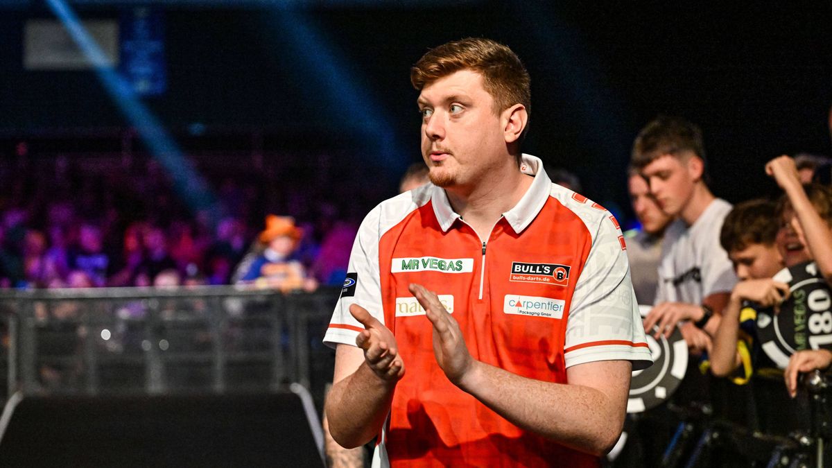 11th November 2025, WV Active Aldersley, Wolverhampton, Midlands, England; 2025 PDC Mr Vegas Grand Slam of Darts; Niko Springer arrives on stage for his first round match against Beau Greaves PUBLI...