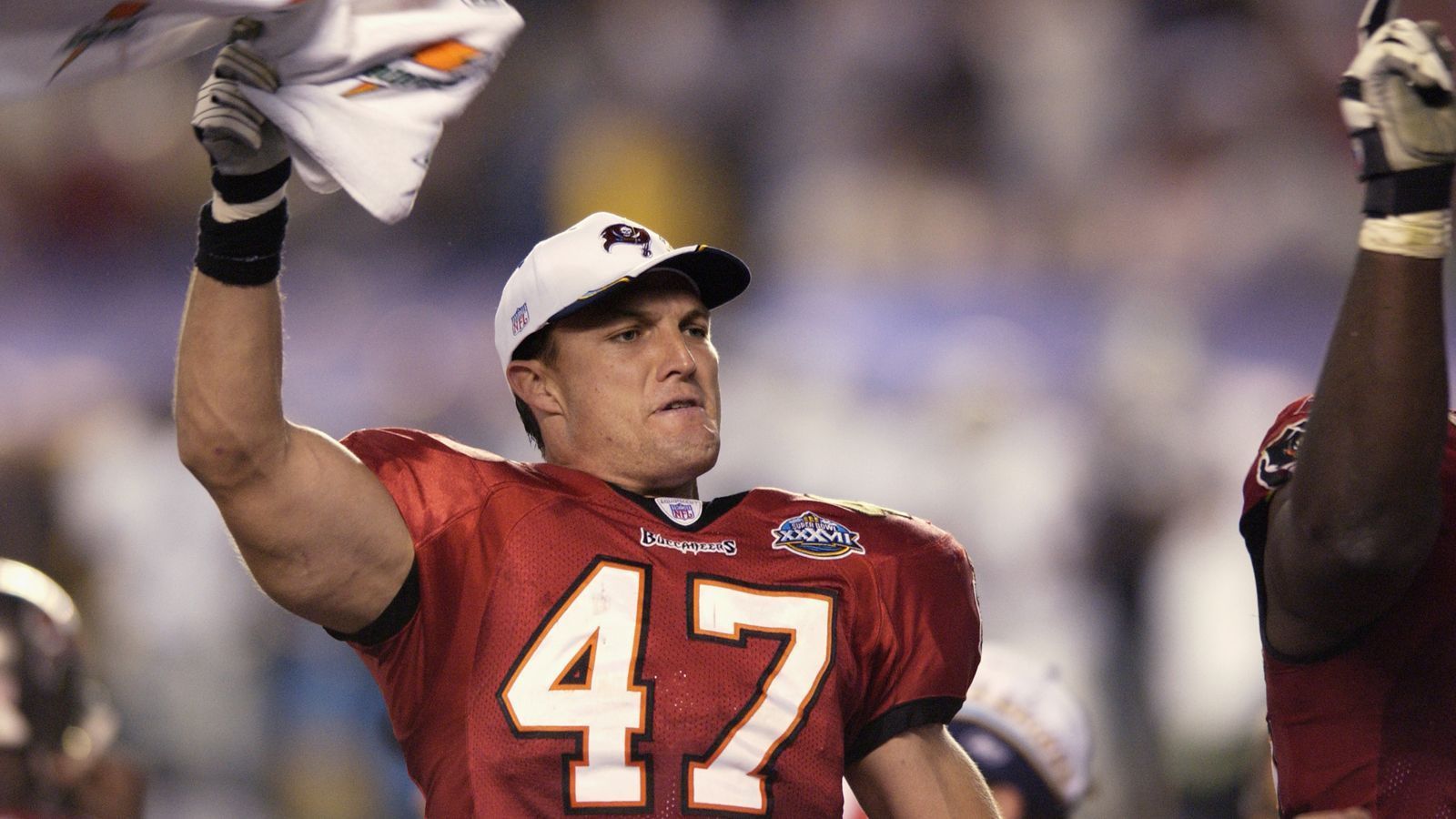 
                <strong>John Lynch, Safety</strong><br>
                Lynch hatte erheblichen Anteil am einzigen Super-Bowl-Sieg der Tampa Bay Buccaneers (2003). Dreimal schaffte es der Safety ins All-Pro-Team, neunmal in den Pro Bowl. Heute ist er der General Manager der San Francisco 49ers. 
              