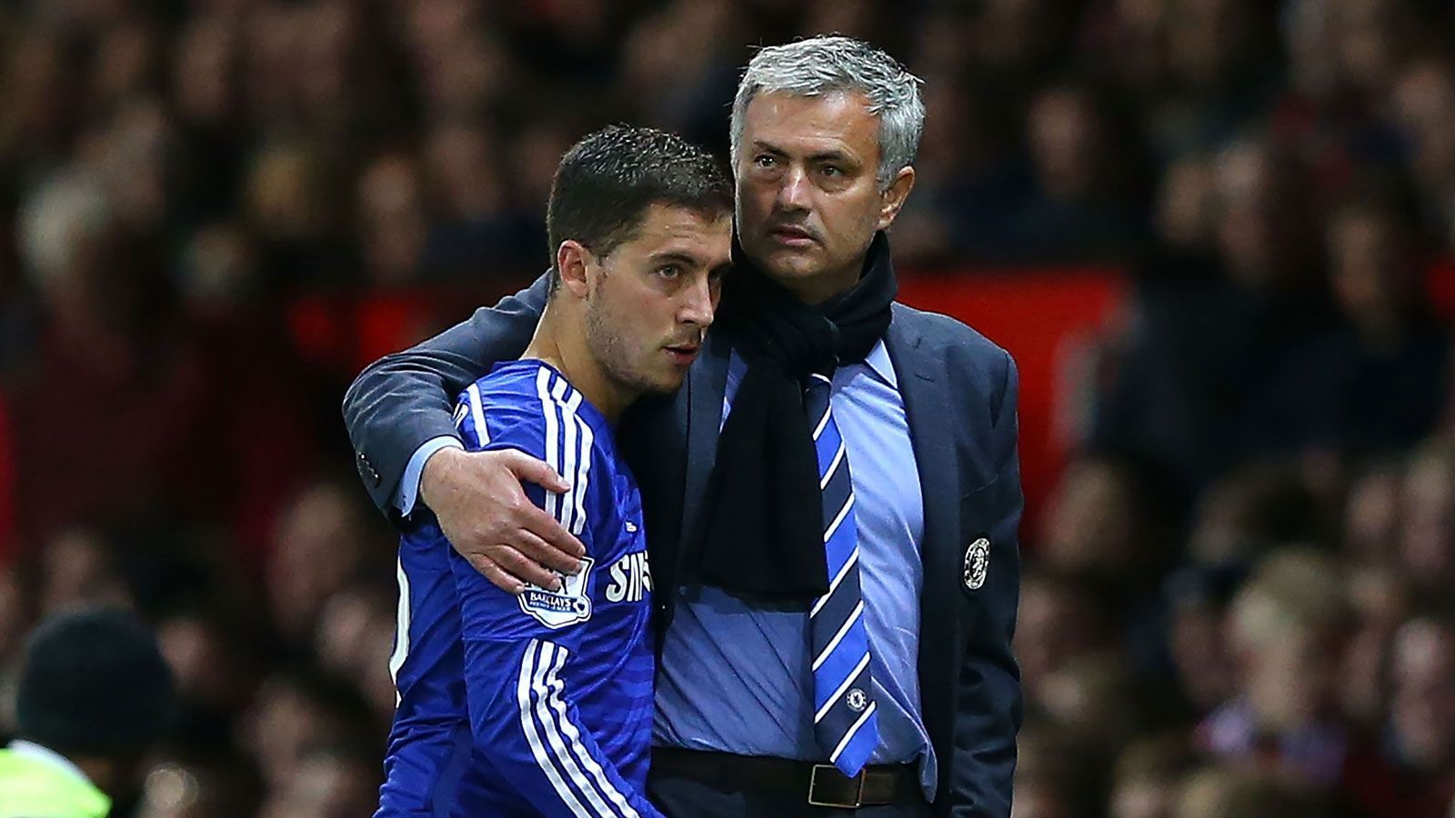 
                <strong>Eden Hazard vs. Jose Mourinho</strong><br>
                Ein schwieriges Verhältnis soll es in London auch zu Eden Hazard gegeben haben. Zwar demonstrierten Spieler und Trainer nach außen Einheit. Doch als Hazards Leistung im dritten Mourinho-Jahr in den Keller ging, soll dieser den Trainer dafür verantwortlich gemacht haben. Außerdem hatten die Spieler die ständigen Wutausbrüche Mourinhos satt. Nach Platz zehn in der Liga musste "The Special One" schließlich seinen Hut nehmen.
              