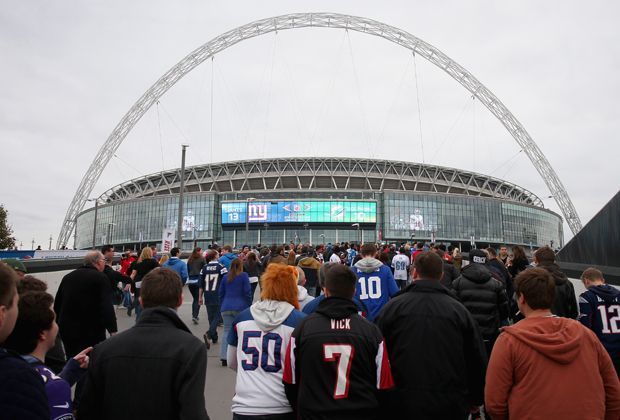 
                <strong>Atlanta Falcons - Detroit Lions 21:22</strong><br>
                Ob alte oder neue Trikots, wer eines hat, der macht sich auf zum Tempel des Fußballs, der jetzt Heimstätte des Footballs ist.
              