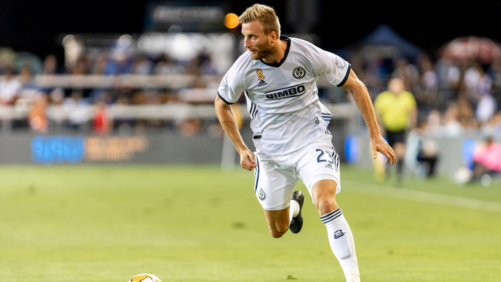 
                <strong>Kacper Przybylko (Philadelphia Union)</strong><br>
                Auch für Kacper Przybylko verlief der Saisonauftakt nicht nach Wunsch. Mit Philadelphia Union verlor der Stürmer mit 0:2 beim FC Dallas. Der Deutsch-Pole, der seit 2019 in "Philly" unter Vertrag steht, vergab in der 70. Minute eine Großchance, als er im Strafraum frei zum Schuss kam, den Ball aber weit übers Tor zimmerte. Linksverteidiger Kai Wagner (verletzt) und Torjäger Andrew Wooten standen nicht im Kader. 
              