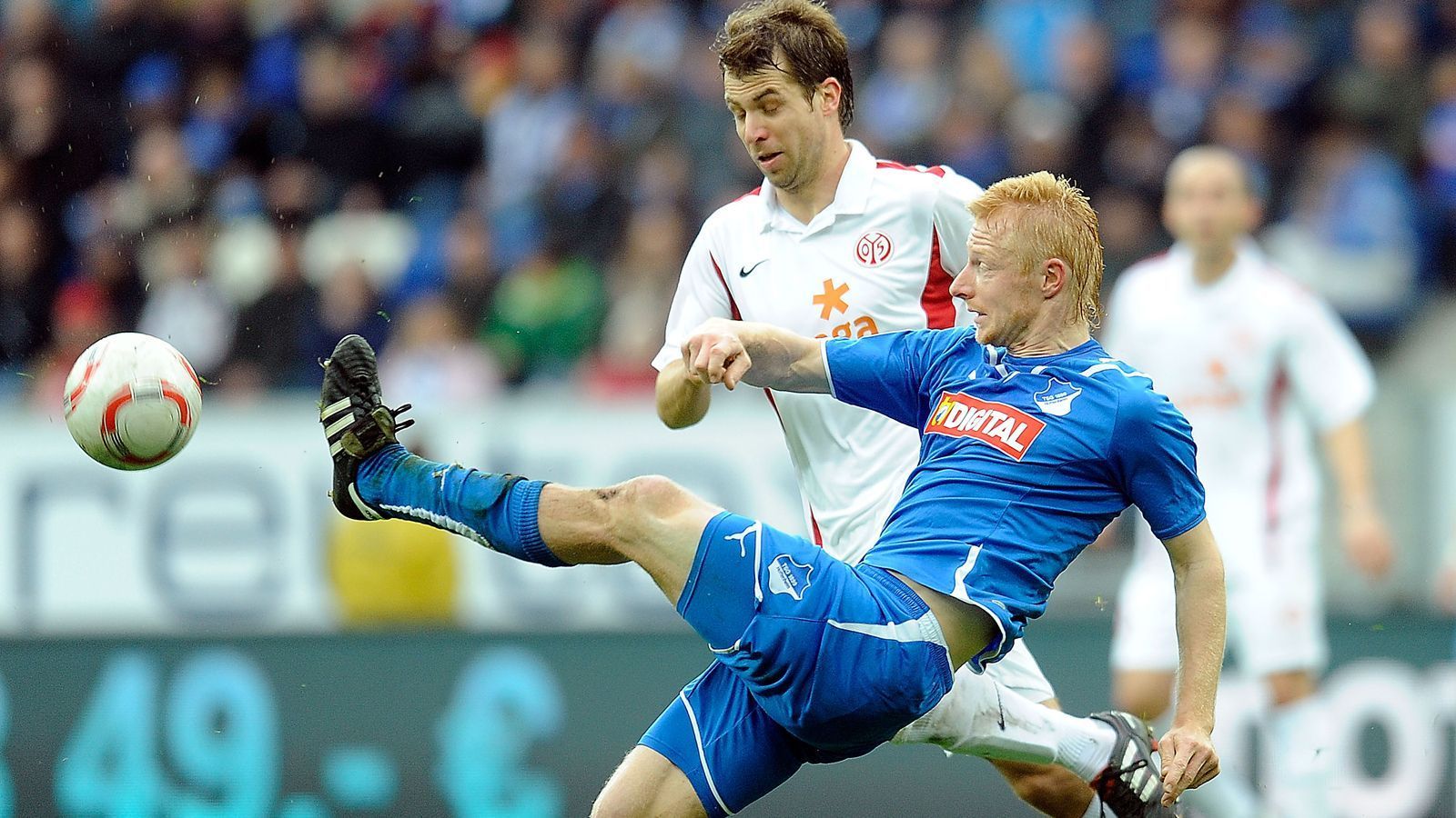 
                <strong>Andreas Ibertsberger (TSG 1899 Hoffenheim)</strong><br>
                Gerade in den Jahren nach dem Aufstieg stand die TSG 1899 Hoffenheim für filigranen, feinfüßigen Feuerwerk-Fußball. Alle im Team konnten den Ball zärtlicher streicheln als der weltbeste Pianist seinen Flügel. Alle außer Andreas Ibertsberger. Der Österreicher kam eher aus der Abteilung Baumfäller. Und das war einfach nur: sympathisch.
              