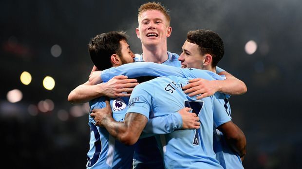 
                <strong>Manchester City (England)</strong><br>
                Der frühere Bayern-Trainer Pep Guardiola steht in England wohl vor einem überzeugenden Titel-Gewinn. Denn Manchester City spielte unter dem Katalanen eine bislang überragende Saison und liegt in der Premier League nach 18 von 38 Spielen schon elf Punkte vor Stadtrivale Manchester United. Bislang gaben die "Citizens" in der Liga überhaupt erst zwei Punkte ab (1:1 gegen Everton), gewannen die restlichen 17 Spiele jedoch. Zuletzt nahm City mit Tottenham Hotspur ein weiteres Top-Team locker mit 4:1 auseinander. Wenn es so weiter läuft, dürfte Manchester City wohl schon vorzeitig den ersten Premier-League-Titel seit 2014 einfahren.
              