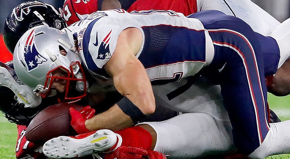 
                <strong>Julian Edelman Rule</strong><br>
                Julian Edelman Rule: Zur Zeitersparnis zählt ein grob in Richtung Julian Edelman geworfener Pass automatisch als Catch.
              